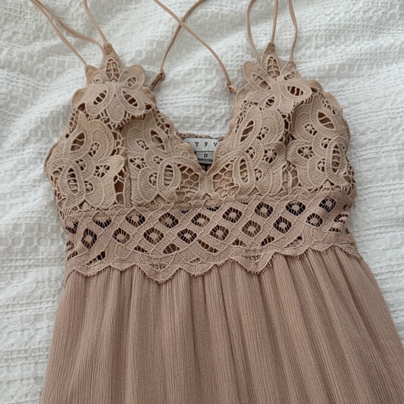 Elegant Beige Lace Maxi Dress - Picture 3 of 4